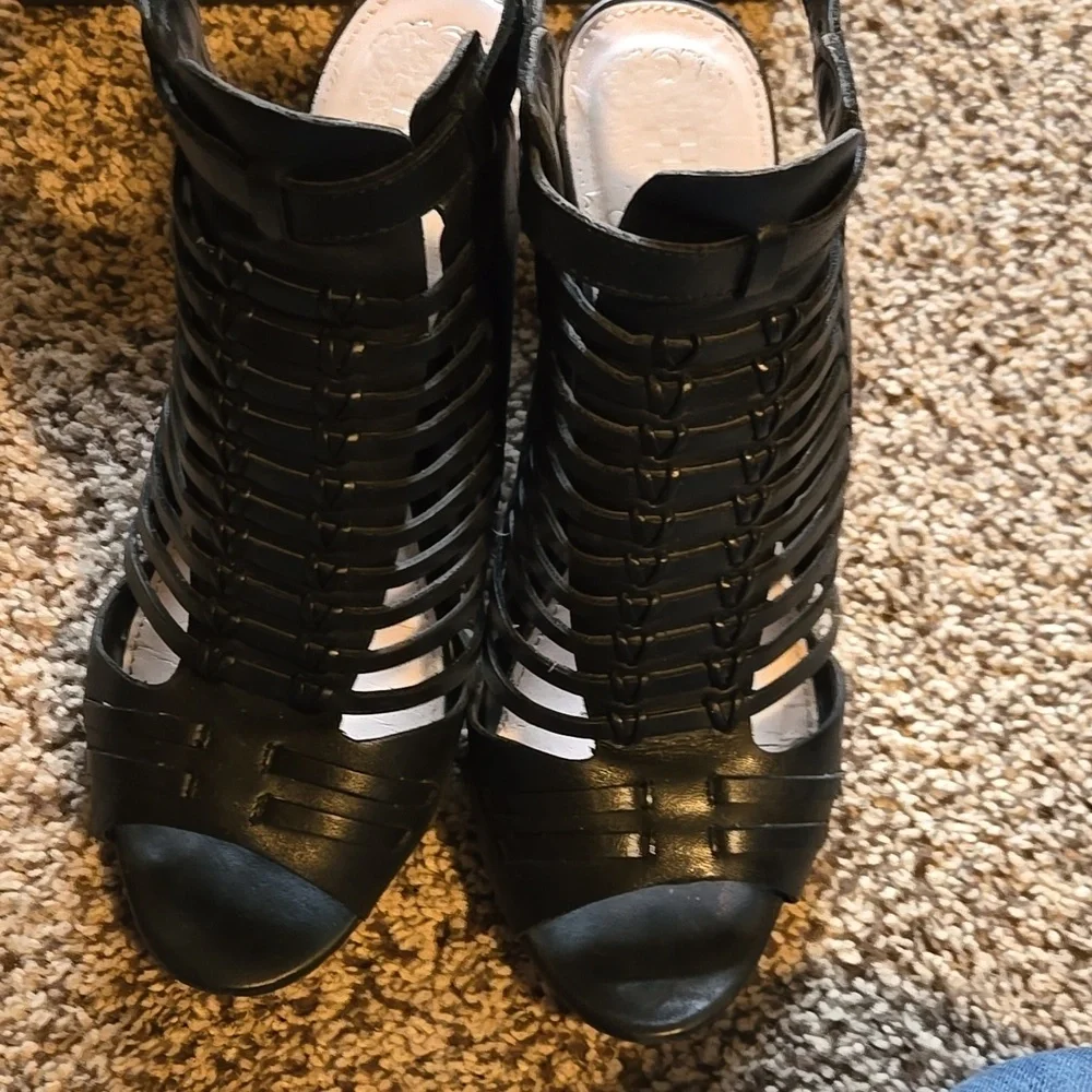 Black Strappy Women's Sandals From Vince Camuto - Picture 4 of 8